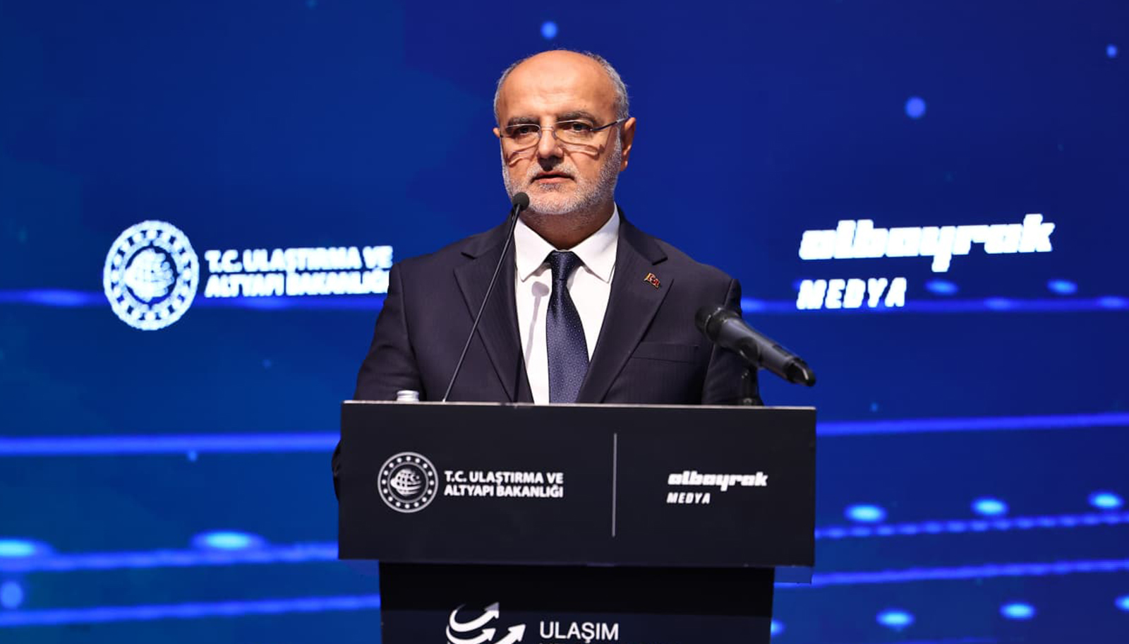 Başkan Koçyiğit: Milli Teknoloji Hamlesi ile Yatırımlarımızı Kendi Ürünlerimizle YapacağızUlaşım ve Altyapıda Türkiye Yüzyılı Zirvesi, İstanbul’da kapılarını açtı. Zirvenin açılışında konuşan Bilgi Teknolojileri ve İletişim Kurumu Başkanı Mehmet Koçyiğit, haberleşmenin ulaşımdaki önemine dikkat çekti. 8 Ekim 2026