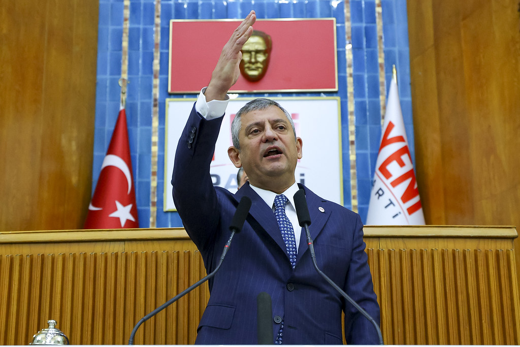 YENİ Parti Genel Başkanı Özgür Özel: “Yapılması Gereken Bellidir; Erdoğan, Masasının Üstündeki Soyguncu Listesini Bir An Önce Açıklamalıdır”