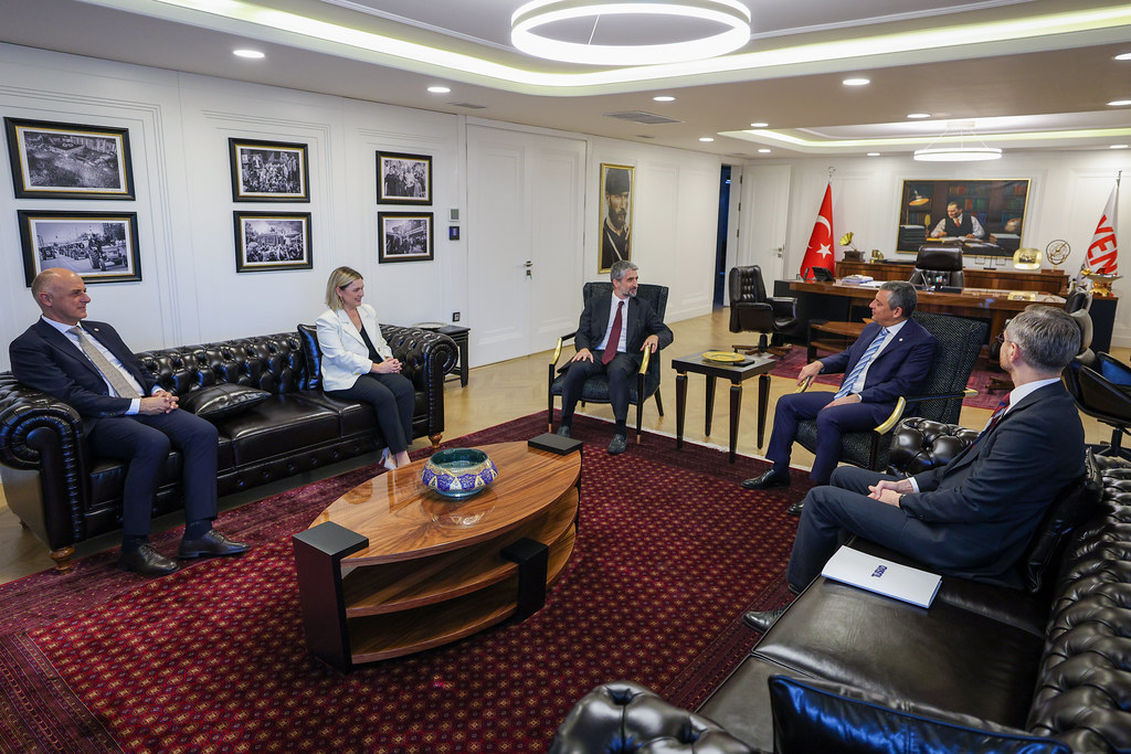YENİ Parti Lideri Özgür Özel, TÜSİAD Başkanı Ozan Diren’i Kabul Etti