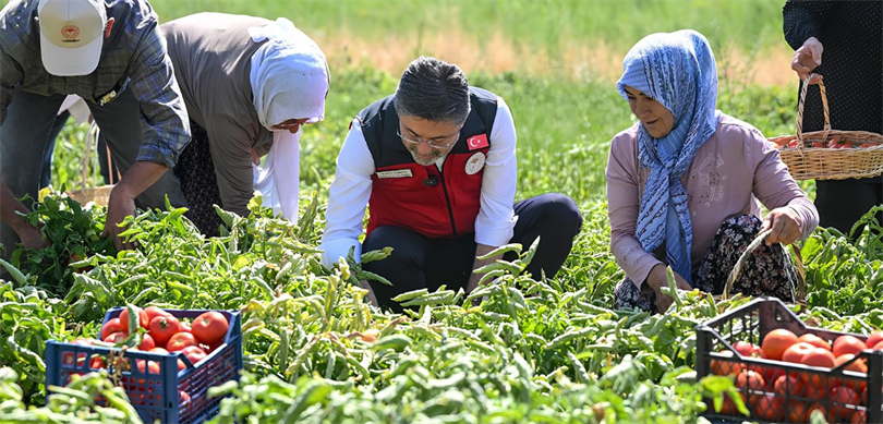BAKAN YUMAKLI’DAN DÜNYA KADIN ÇİFTÇİLER GÜNÜ MESAJI