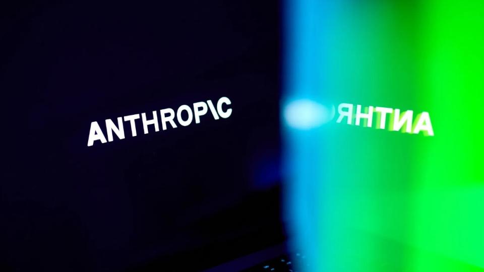 Anthropic, halka arz için Kasım ortasını hedefliyor Yapay zeka devi Anthropic'in, halka arz sürecini 9 Kasım haftasında başlatarak Şükran Günü tatilinden önce borsada işlem görmeye başlamayı hedeflediği bildirildi.