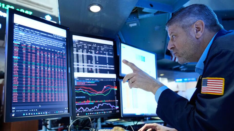 S&P 500 Ağustos ayından beri ilk rekorunu kırdı S&P 500, dirençli şirket kârları ve petrol fiyatlarındaki gerilemenin desteğiyle yüzde 0,5 yükselerek iki ayın ilk rekor seviyesine ulaştı.