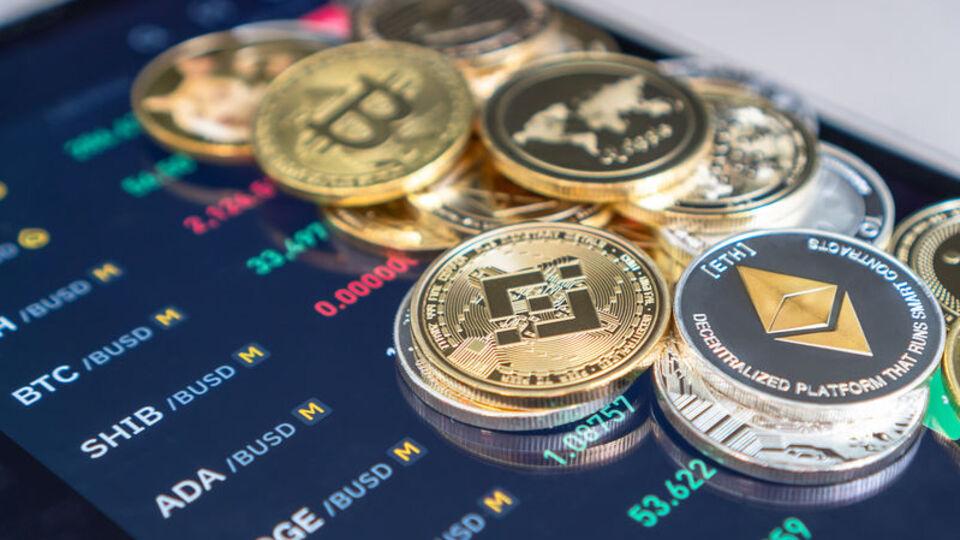 AB'den kripto varlık tutan bankalara düzenleme Avrupa Parlamentosu (AP) komitesi, bankaların risklere karşı ellerindeki kripto varlıkları tamamen karşılamaya yetecek kadar sermaye tutmaları şartını getirecek düzenlemeyi onayladı.