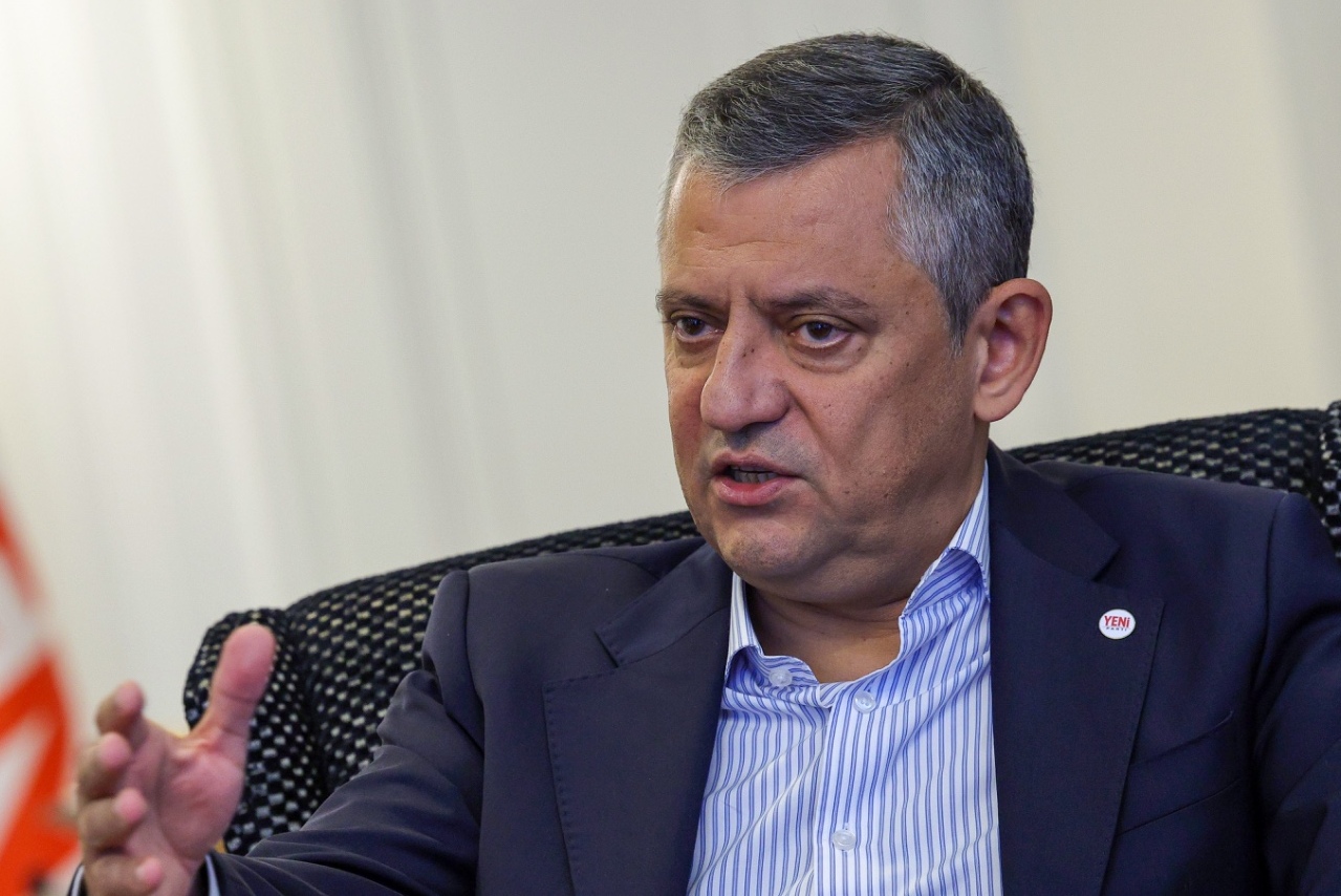 YENİ Parti Lideri Özgür Özel’den Halk TV’ye Kayyım Atanmasına Sert Tepki