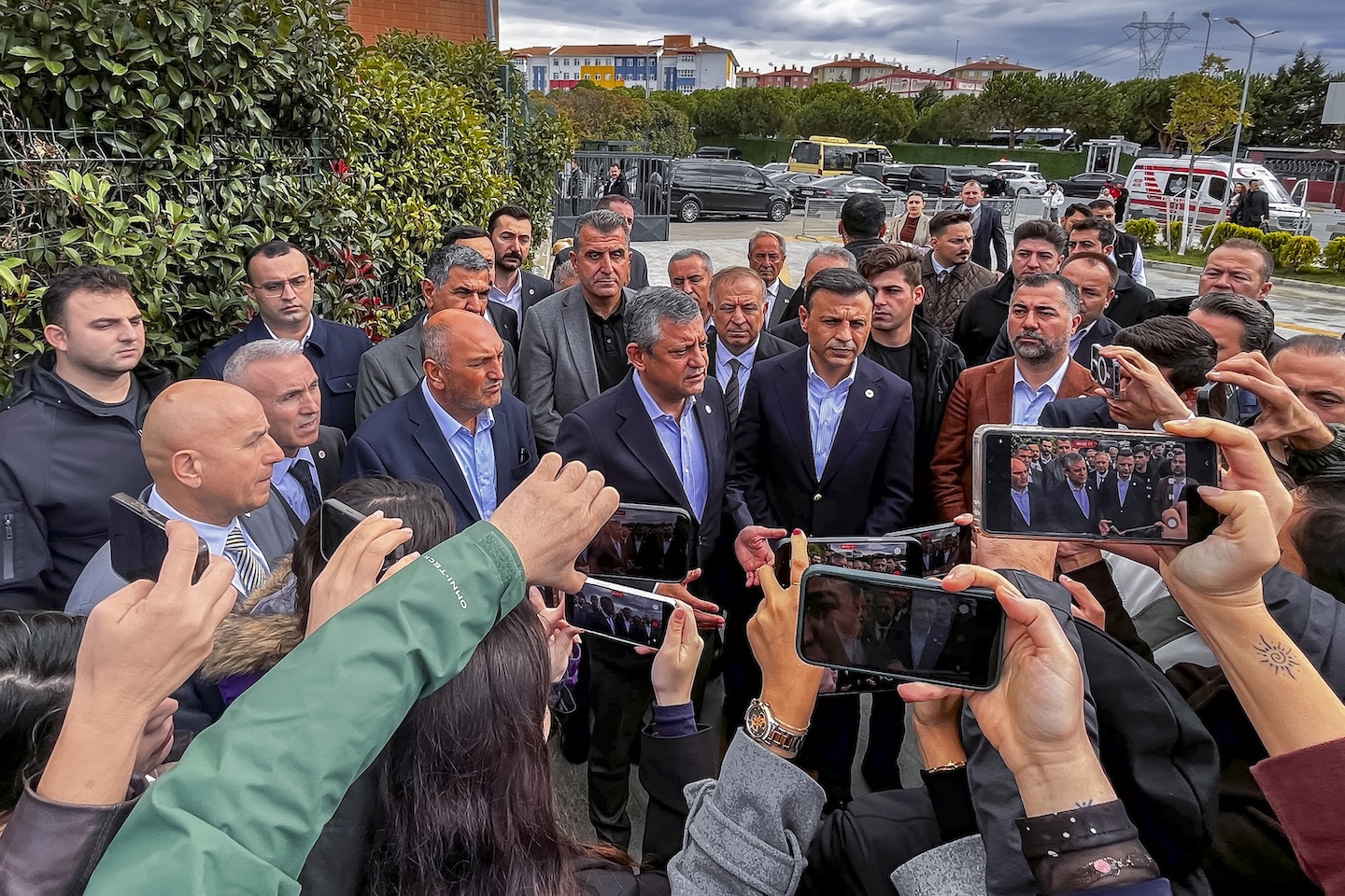 YENİ Parti Lideri Özgür Özel: “Türkiye’nin İradesi Zapt Edilemez, O İrade Seni de Önüne Katıp Denize Döker, Sular Durulduğunda Bir Bakmışsın Yeniden Demokrasi Kurulmuş”